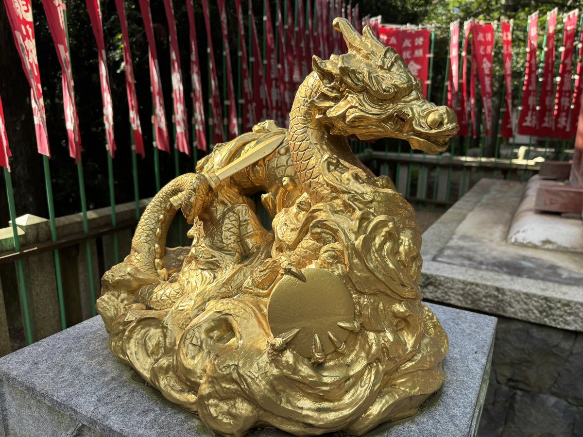 itchie_tatsumi's tweet image. 本日は奈良・春日大社の国宝殿に「究極の国宝・大鎧展に行ってきました。人の事は言えませんが、観光客も鹿もよくあの暑い中動けるなあと感心した次第です。