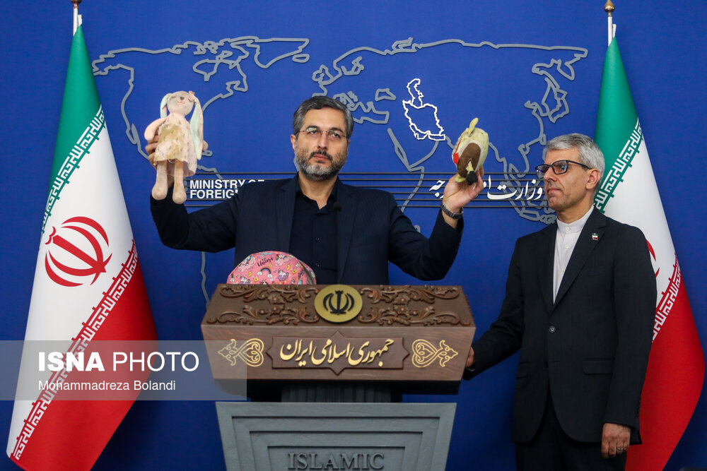 ISNAMEDIA's tweet image. نشست خبری سخنگوی وزارت امور خارجه
نشست خبری اسماعیل بقائی، سخنگوی وزارت امور خارجه دوشنبه ۳۰ تیر با حضور برادر شهید «محمد رضا صدیقی صابر» یکی از دانشمندان هستهای که در آستانه اشرفیه به همراه خانوادهاش به شهادت رسید برگزار شد.
isna.ir/xdTNjy