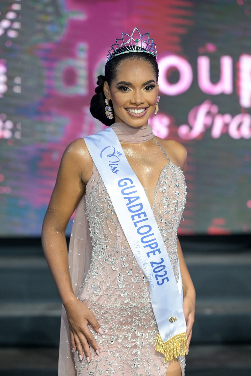 missgpeofficiel's tweet photo. Miss Guadeloupe Organisation est ravie de vous présenter la nouvelle ambassadrice des îles de Guadeloupe : Naomi Torrent !  Élue à l’unanimité des votes du public et du jury ce samedi 19 juillet 2025. 👑
📸 Sandro Rozas
💇🏽‍♀️ Wesly Bensouna
💄 Emilie Lapuly
👗 Sima Couture https://t.co/OE5Lp74Dgc