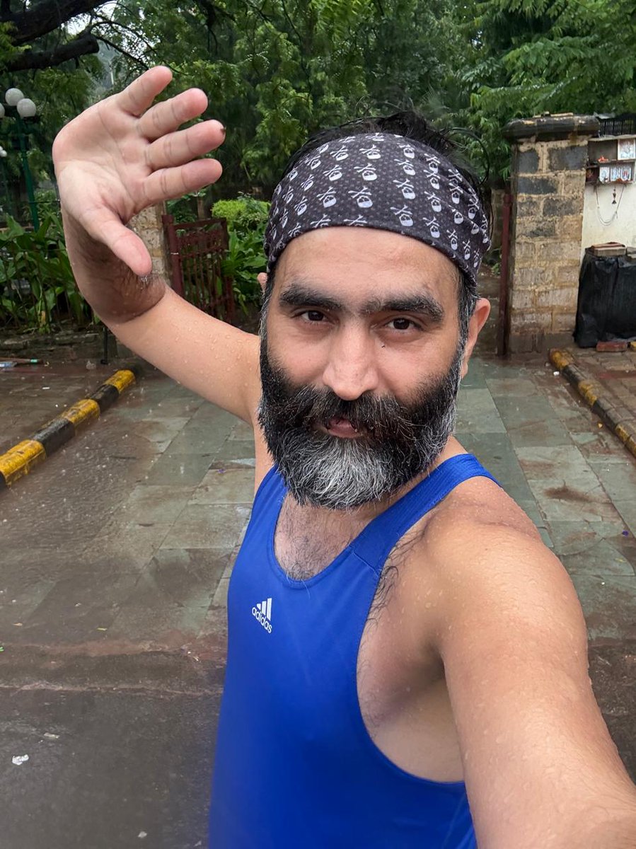 khandela21's tweet photo. SuSom Prabhat.
Running in the Rains is surreal especially if it is Indian Monsoon
and that to Saavan.💛
Jai Shree Salasar Balajee🙏
#july_17/21 #Ahmedabad #lawgarden #architecture #savan #monsoon https://t.co/BVwQo69RkR