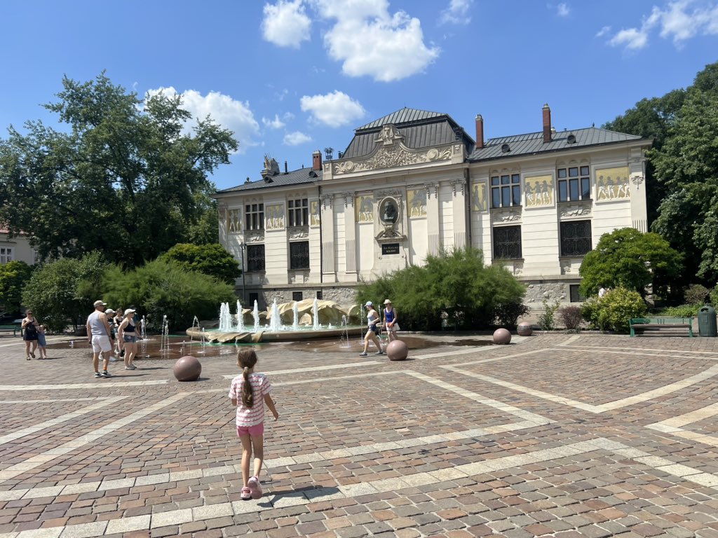 Deeteem1's tweet image. Brutally hot day in Poland; I took the kids to the fountain to cool off.