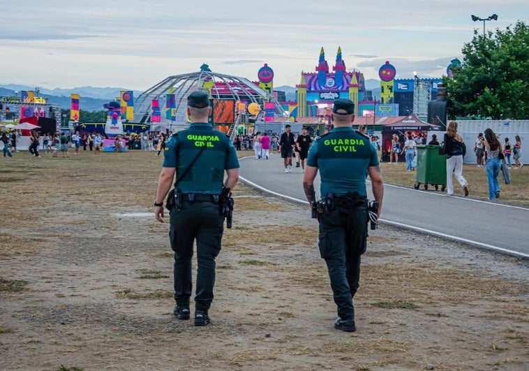 🇪🇸🇩🇿 Un ARGELINO apuñala a un Vigilante de Seguridad en el Boombastic Asturias.

El argelino intentó colarse en el festival y fue sorprendido por el VS, el cual le echó. El moro, con un objeto punzante, atacó al VS hiriéndole en el antebrazo derecho.

El delincuente magrebí, el