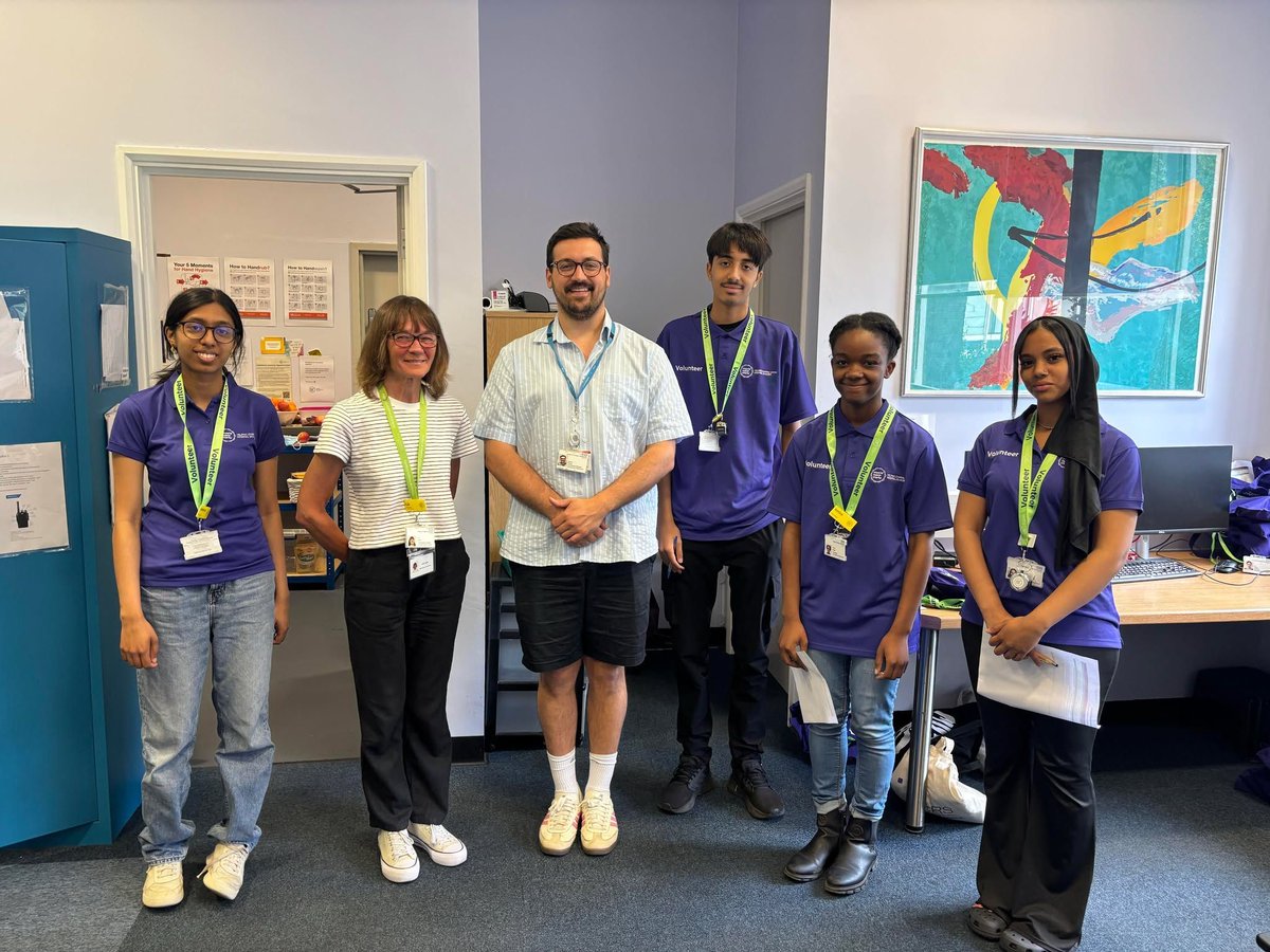 We’d like to offer a warm welcome to the newest members of our Youth Volunteering Programme! 

This programme gives people aged 16-21 the opportunity to get stuck into hospital life as a volunteer.

Thank you to all our amazing youth volunteers for supporting our hospitals 💙