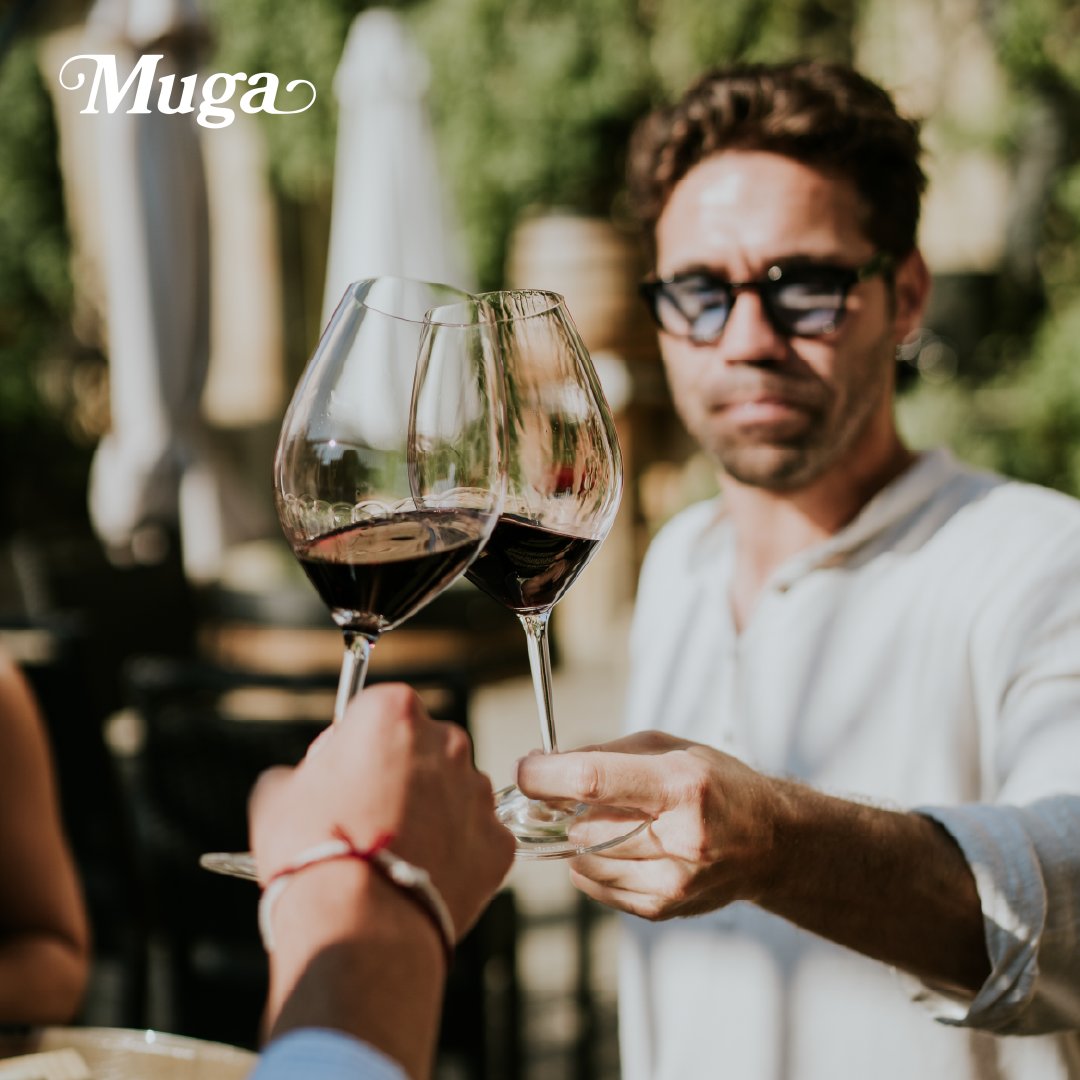bodegasmuga's tweet image. ☀️Este verano, Muga viaja contigo.
🥂Una copa frente al mar, un brindis en la montaña o un almuerzo bajo la sombra.
📍Donde estés, hay un Muga para ese momento.

#ExperienciaMuga #BodegasMuga