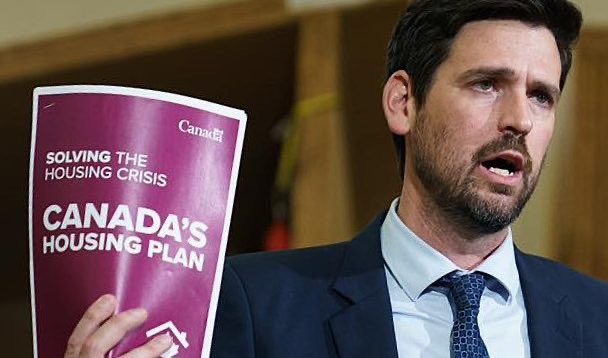 hollyanndoan's tweet image. New rental construction remains slow despite multi-billion dollar tax holiday for builders enacted 2 years ago, according to @CMHC_ca data.
Then-Housing Minister @SeanFraserMP predicted tax break would “have a major impact.”
blacklocks.ca/worse-despite-…
@HICC_ca