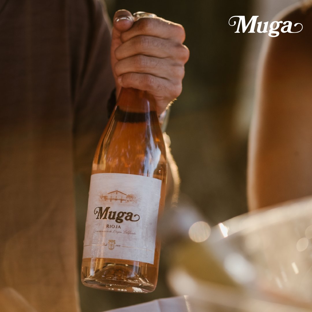 bodegasmuga's tweet image. ☀️This summer, take Muga on your travels.
🥂A glass of wine as you gaze out to sea, a toast in the mountains or lunch in the shade.
📍Wherever you are, make it a Muga moment.

#ExperienciaMuga #BodegasMuga