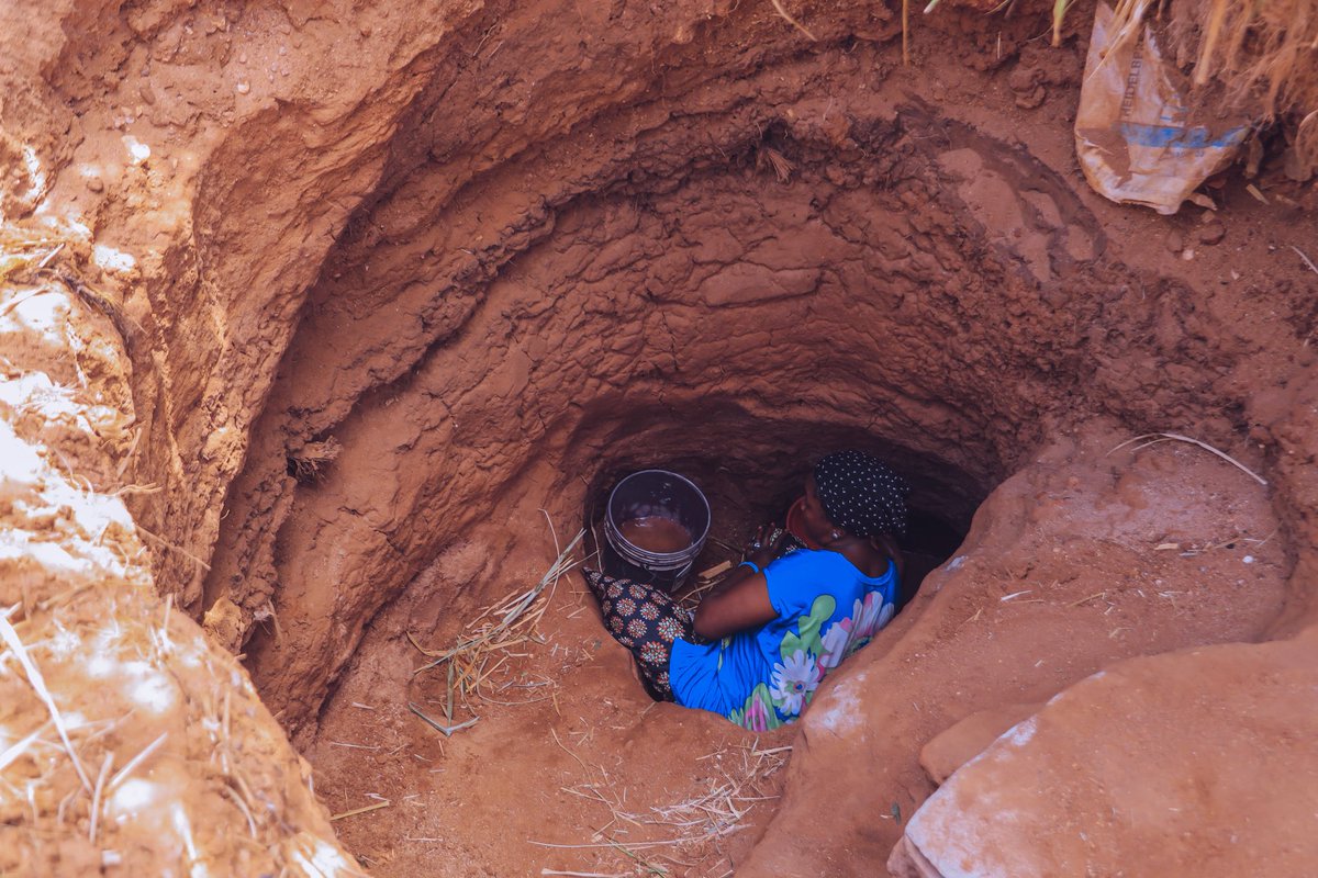 TimetoHelpUK's tweet image. 💧We turn on a tap. Wash our hands. Swim. Cook. Drink. It’s so easy, we forget it’s a privilege.

Meanwhile, millions walk for hours every day, digging, burning under the sun…only to collect water that’s contaminated and dangerous. Not only do they lack water… they lack clean…