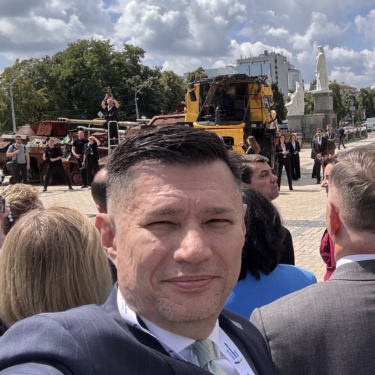 olex_scherba's tweet image. My sincere gratitude to President @ZelenskyyUA for appointing me Ukraine’s new ambassador to South Africa. It’s an honour & challenge in so many ways.
Diplomacy is my life-long passion & the world’s best job which I gladly embrace again.
#StandWithUkraine