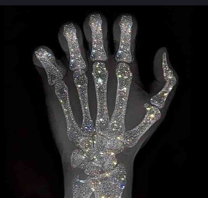 tokenhominid's tweet image. GM Legends!
Diamond hands are forever…
Isn’t that what they say?
Let me know if you kept it ten toes down?!