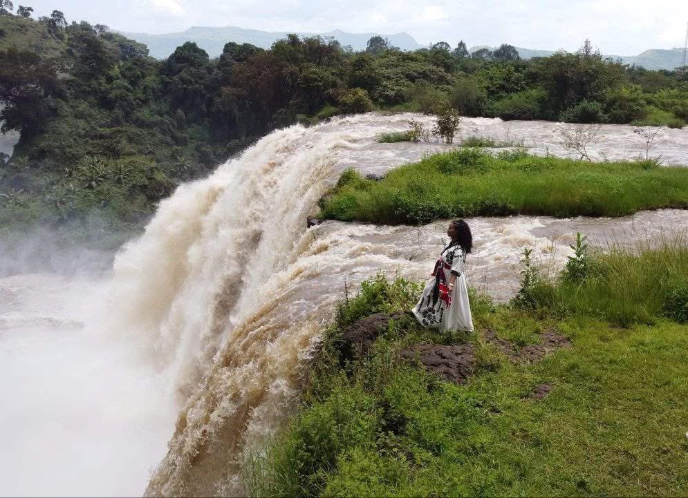 ETEmbassyANK's tweet image. Tis Abay – ‘Nile that Smokes’ 

The rainy season is the best time to witness the Blue Nile Falls in all their glory!

Visit Tis Abay and marvel at the Blue Nile cascading over a high cliff, creating a stunning spray of mist and rainbows.

#NaturalWonders #LandOfOrigins #Visit🇪🇹