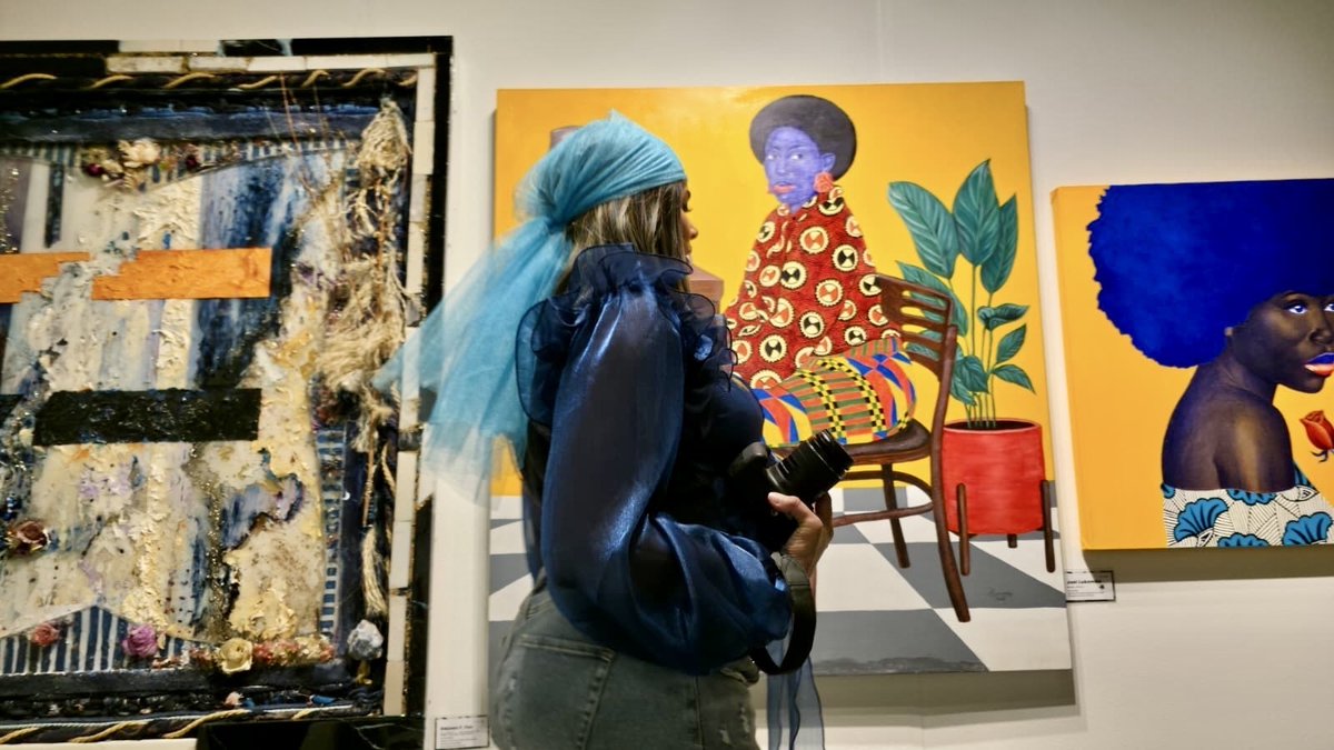 Color, chaos, and creativity—Booth D21 lit up Day 3. ✨
Each piece pulled us in like a magnet. Swipe through this visual feast and find the one that speaks to you the loudest 🎨💫
.
.
.
.
.
.
.
.
#SeattleArtFair #BoothD21 #ArtWithoutLimits #CreativePulse #Day3Vibes