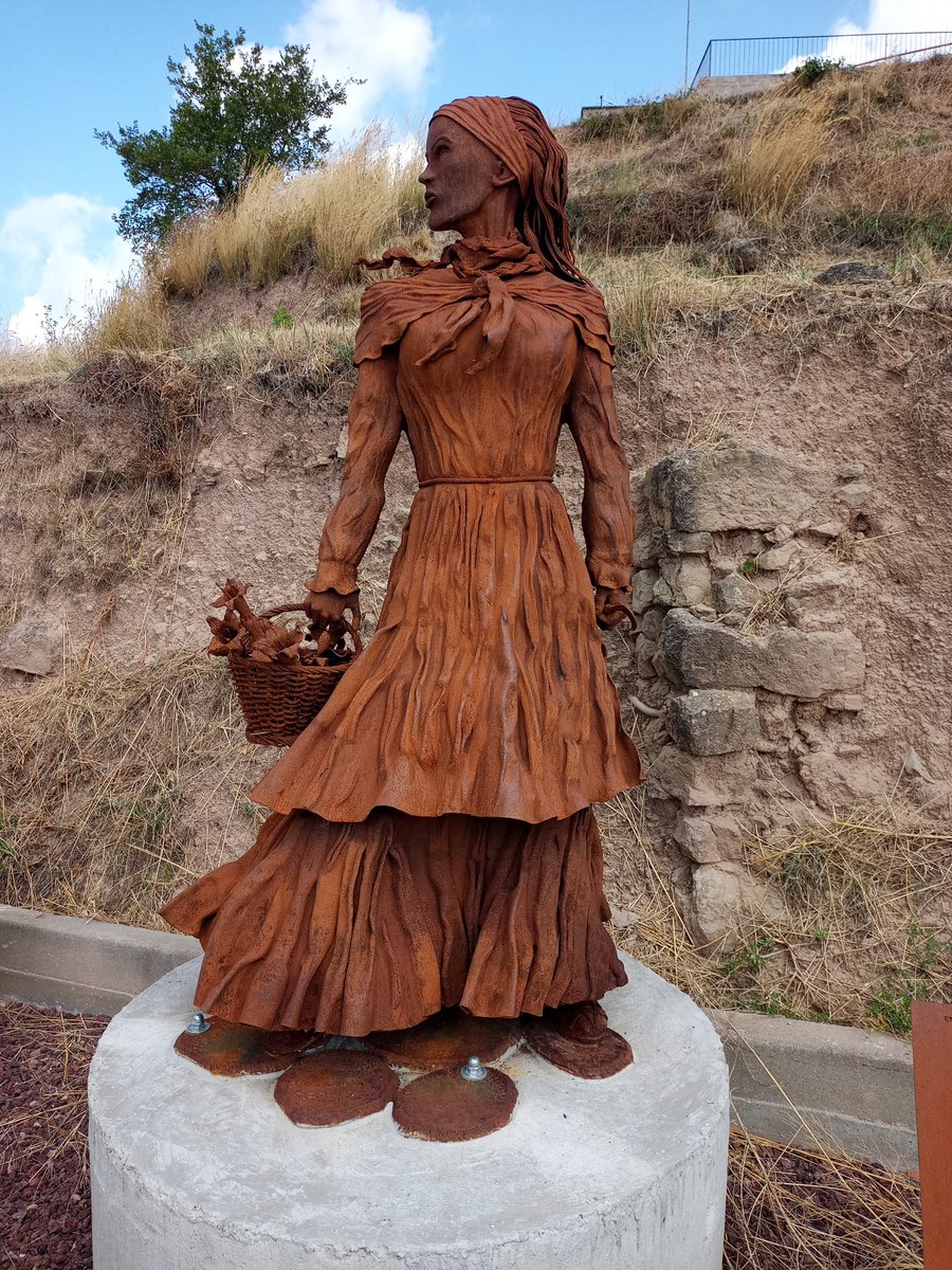 La cacera de bruixes al #Lluçanès amb visita guiada molt interessant al centre interpretació de la Bruixeria <a href="/FiraBruixes/">Fira de les Bruixes</a>  <a href="/StFeliuSasserra/">SantFeliuSasserra🎗</a> 100% recomanable <a href="/Cons_Llucanes/">Consorci Lluçanès</a>
 #noerenbruixes