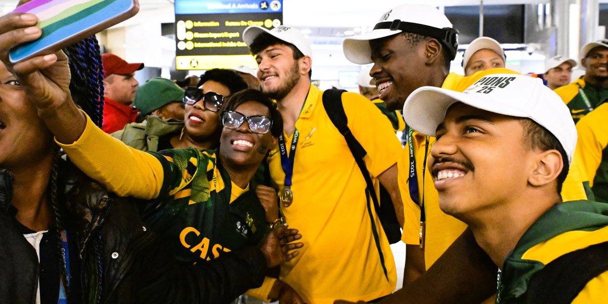 Cheering fans flocked to the airport to welcome home the triumphant #JuniorBoks on Monday, with Mr Mark Alexander saying: “Many of them have the potential to go on to higher honours, I am sure” - more here: tinyurl.com/3mr3rtpf 🏆
#JourneyToGreatness #WorldRugbyU20s