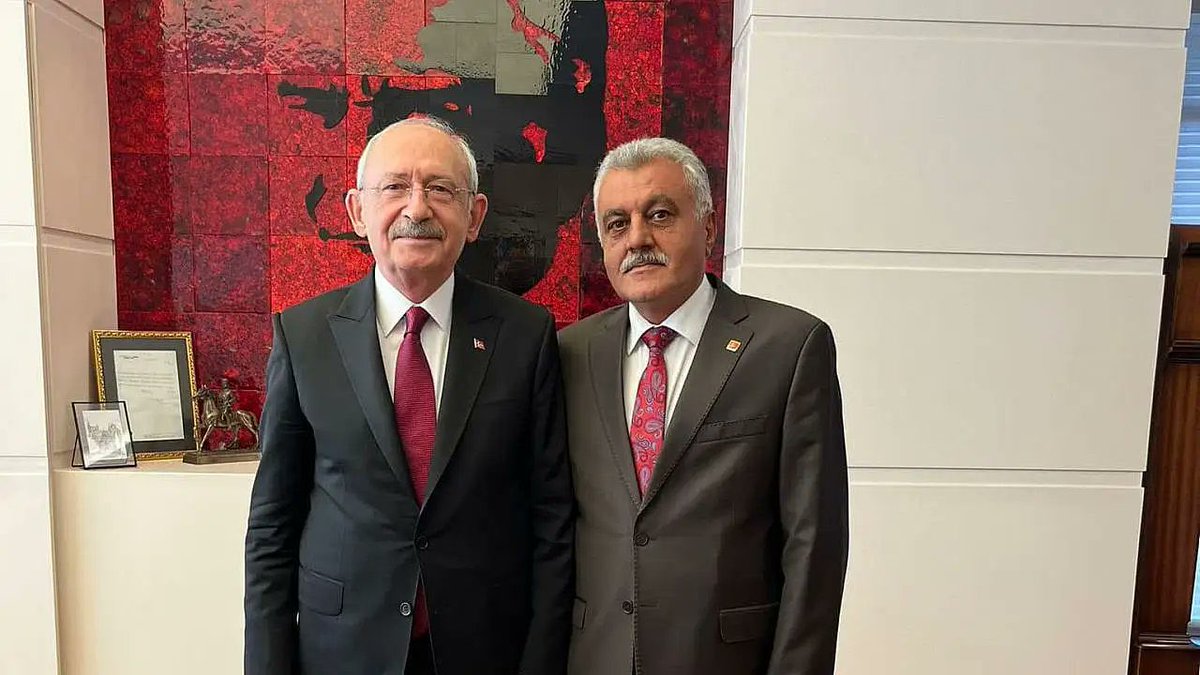 Emeklilikte Tarihe Takılanlar Derneği olarak,

Sayın Kemal Kılıçdaroğlu’nun kıymetli kardeşi Adil Kılıçdaroğlu’nun vefatını derin bir üzüntüyle öğrenmiş bulunmaktayız.

Merhuma Allah’tan rahmet, başta Sayın Kılıçdaroğlu olmak üzere tüm ailesine, yakınlarına ve sevenlerine sabır
