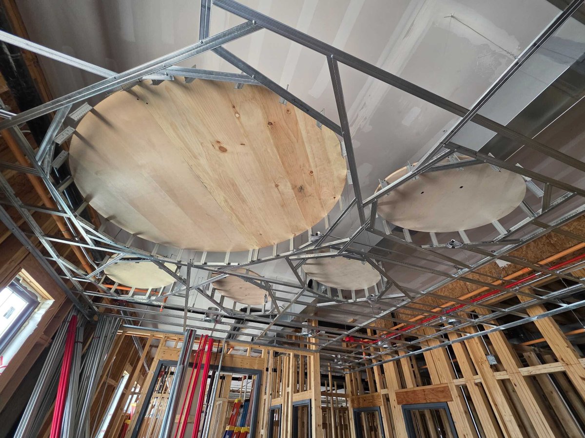 APEXDB's tweet image. Our ground-up veterinary project is steadily progressing, with framing and ceiling features now taking shape. From structural details to thoughtful planning, each phase moves us closer to delivering a high-performing space for modern veterinary care. 

#Apex #VeterinaryDesign