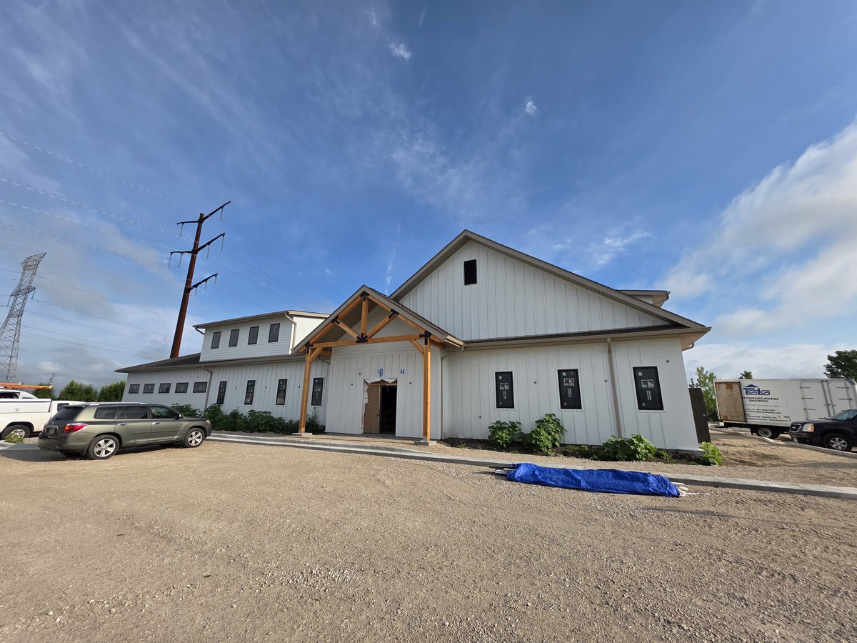 APEXDB's tweet image. Our ground-up veterinary project is steadily progressing, with framing and ceiling features now taking shape. From structural details to thoughtful planning, each phase moves us closer to delivering a high-performing space for modern veterinary care. 

#Apex #VeterinaryDesign