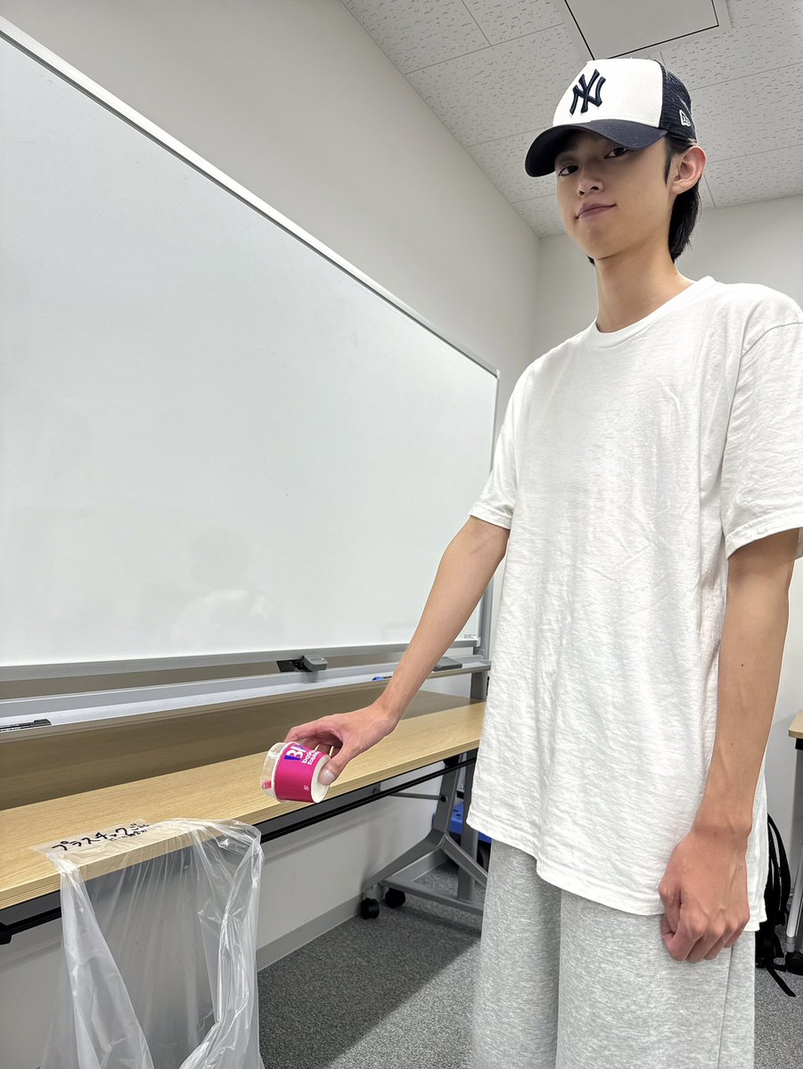 Lienel_official's tweet photo. リリイベin埼玉

よくできました💮

#近藤駿太
#Lienel
#Lienel_サマバカ https://t.co/7hQS0NLDbC