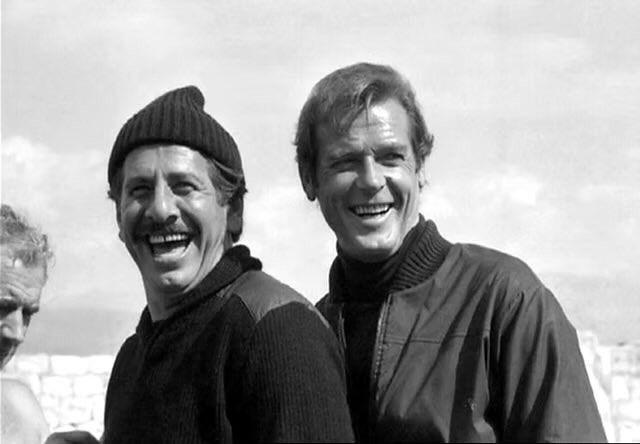 KevBot_007's tweet image. Monday again. Let’s make the most of it.
#MooreMonday
#JamesBond ⚪️⚪️⚪️🔴