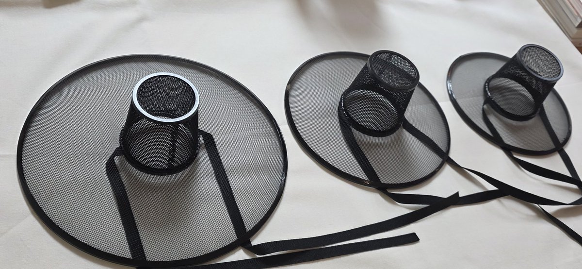 갓끈과 입영고리(갓장식용고리) 를 갓끈 사이에 추가했어요. 전체공정이 달라져 비용이 추가되긴 했지만 예상금액보다 좀더 낮은 금액으로 판매하게 될걸 같아요