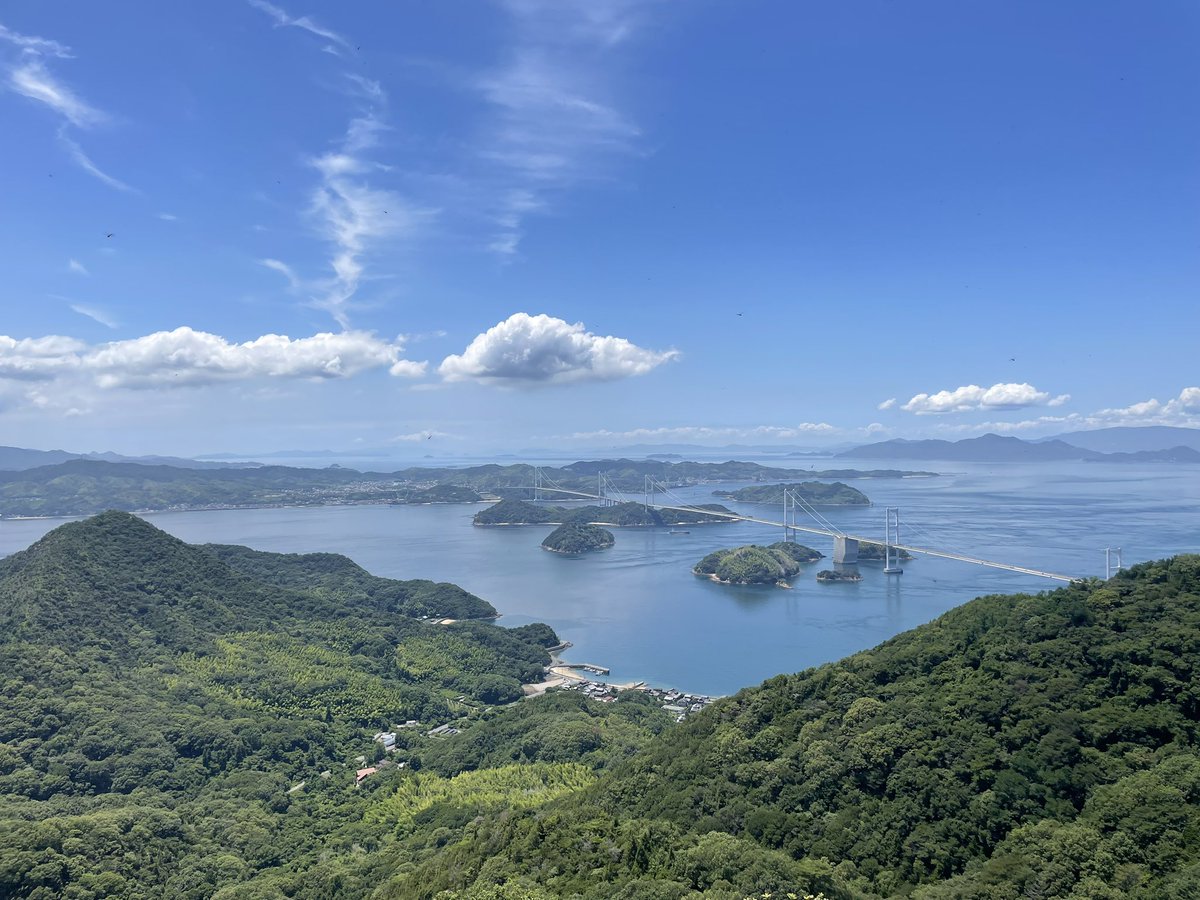 helloohana_'s tweet image. 大島からの美しい瀬戸内海と来島海峡大橋
Hello!OHANAの活動をきっかけに
初めて訪れた愛媛県、そして広島県🍊🦪
こんなに親しみを感じる場所になるとは
ご縁は結ばれるものだなあと感じます✨
#しまなみ海道 #今治市 #瀬戸内海