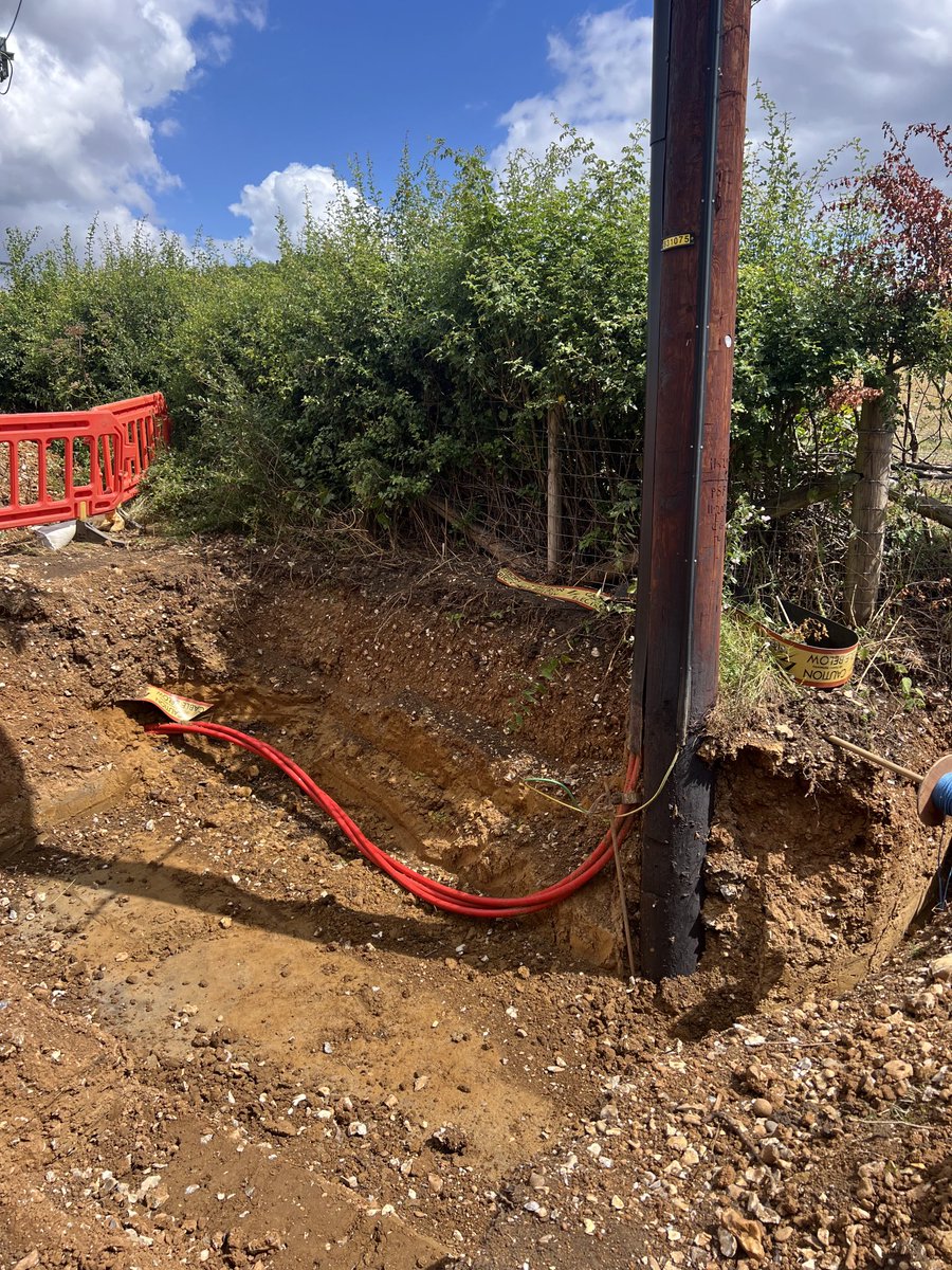 PJennings88's tweet image. The project to underground electricity cables in the Chess Valley is in its final stages. @ChilternsNL @ChilternSociety
