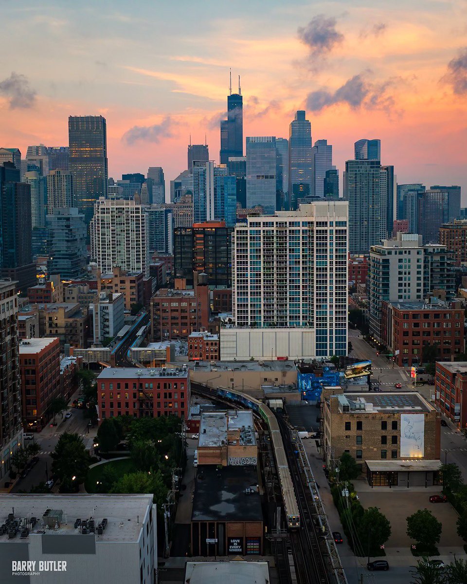 barrybutler9's tweet image. Back to the morning grind. Monday's start in Chicago. #weather #chicago #news #ilwx