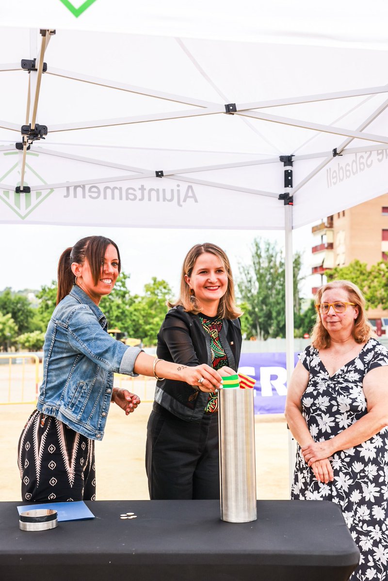 📍 Aquest matí hem posat la primera pedra de la nova Residència del sud de Gent Gran i Centre de Dia de #Sabadell, amb l’alcaldessa <a href="/socmartafarres/">Marta Farrés/❤️</a>.

🏗️ Un projecte llargament reivindicat pel veïnat, que avui comença a fer-se realitat: 80 places residencials i 30 de centre de