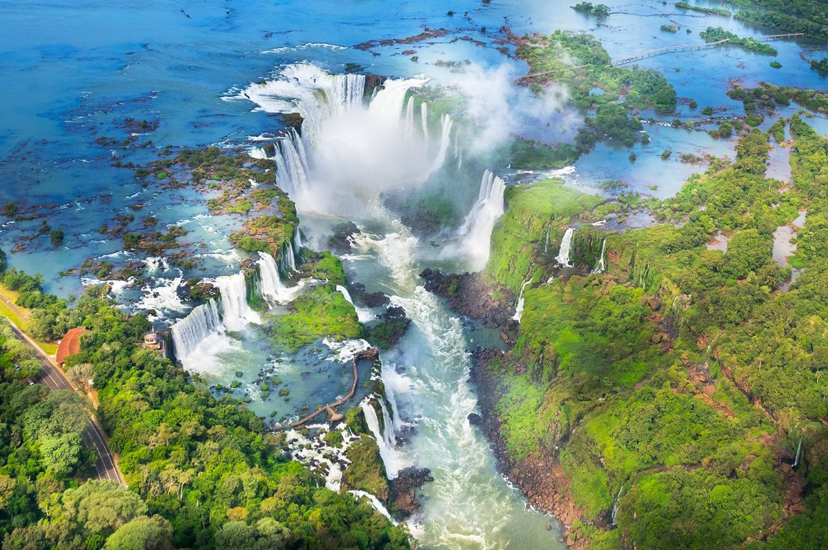 TimelessTrvlr's tweet photo. Everyone talks about Niagara Falls like it’s the king of waterfalls.

But the truth?

It’s not even in the same league as these.

These 10 waterfalls are more powerful, more beautiful and way less crowded...🧵 https://t.co/3vGMiZWQlo