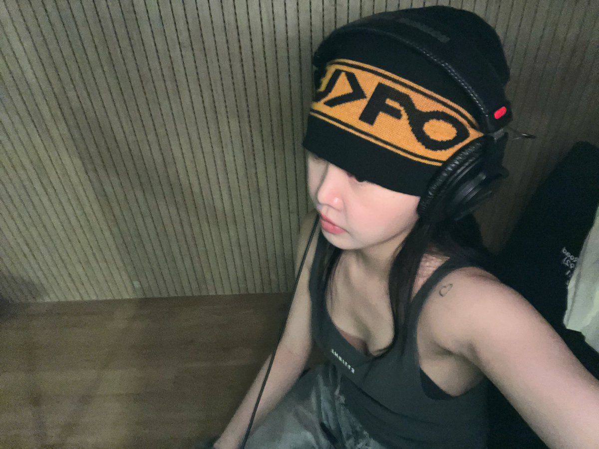 Matdongsan_I's tweet image. 수지니 신곡 녹음 중!