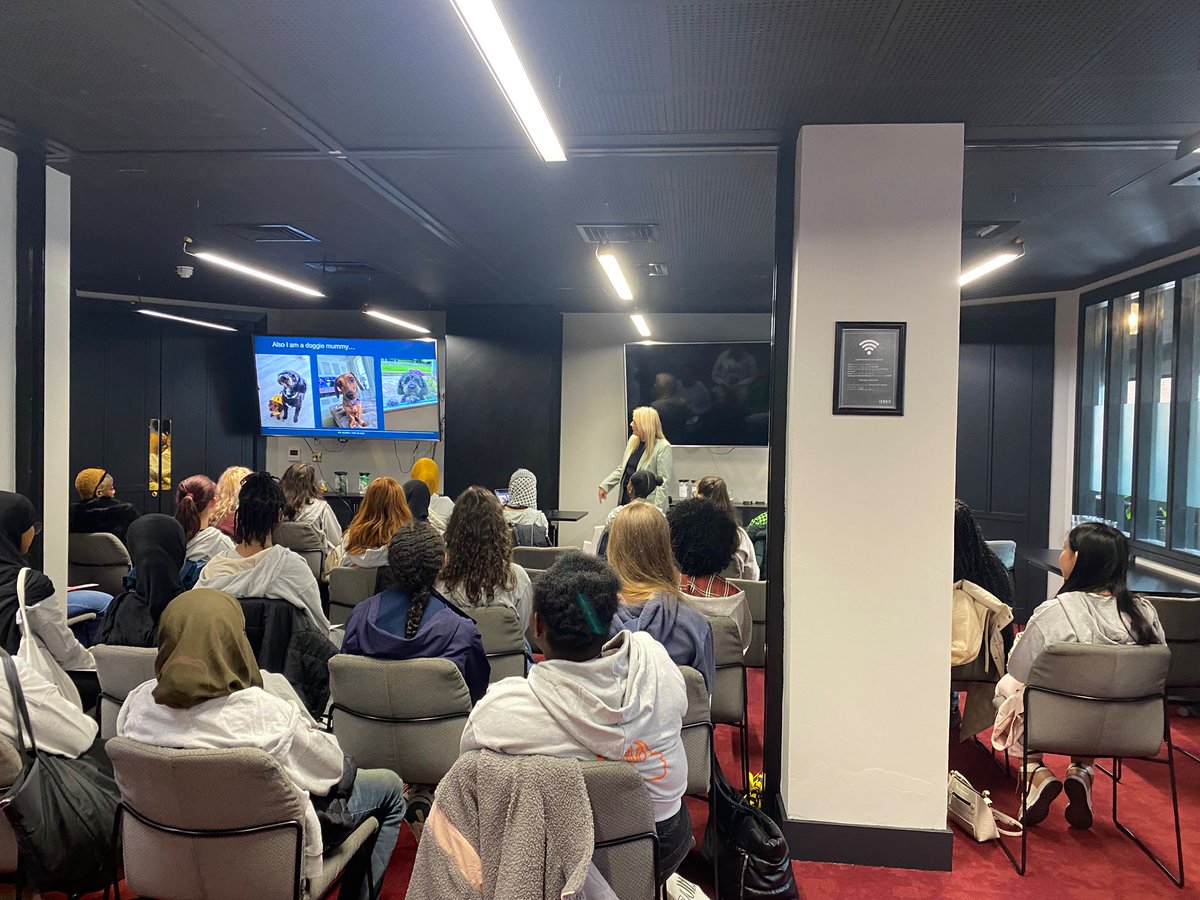 TeenTurn's tweet image. Always great to have a cool woman CEO like Emma, from Ardale, who can share the twists and turns that can occur on an unconventional career path to leadership. Gaining experience and being brave are key!