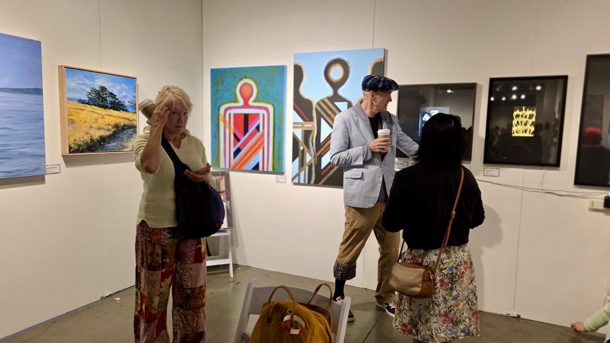 Day 4 in full swing at Seattle Art Fair 2025! We’re live with TERAVARNA, showcasing powerful works by global artists pushing the boundaries of contemporary art. Come say hi before the curtain closes tonight! 🎨🌍✨
.
.
.
.
.
#Teravarna #Day4 #FinalDayVibes #globalartmovement