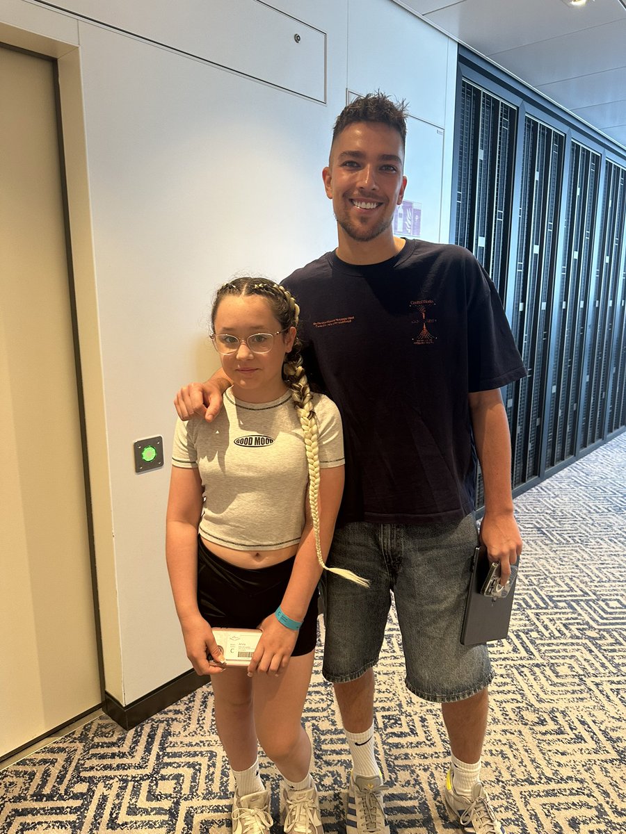 bagshaw2112's tweet image. On the day Ella launched her latest recording she meets a number 1 recording artist and X Factor winner Matt Terry . @MattTerry93 @pandocruises #ellaj #partofyourworld
music.apple.com/gb/album/a-parβ¦