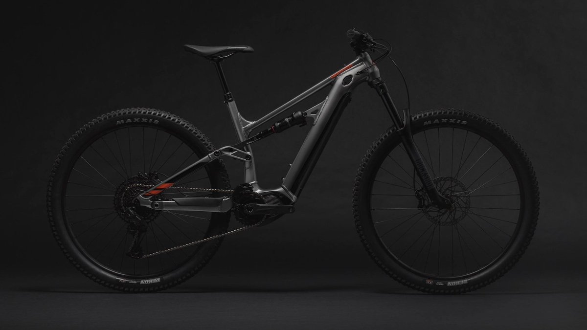 GadgetFlow's tweet image. Conquer every trail with the Cannondale Moterra 4 — an all-mountain e-bike built for climbs, descents, and endless adventure. #CannondaleMoterra4 #TrailReady #RideFarther #MountainBiking  
thegadgetflow.com/product/cannon…