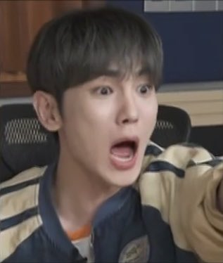 mmeow_mee's tweet photo. 형!!!
소방차 불러 빨리!!!
                                                               어젯밤에~
                                                 난 네가 미워졌어~
아니 노래 말고!!!!!!!! https://t.co/TrX5H75ZTA