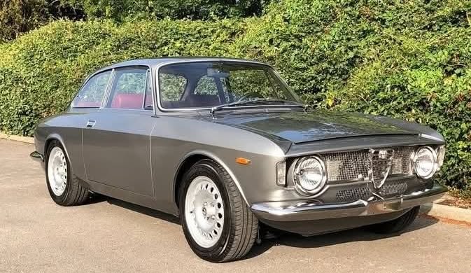 PeterNunn3's tweet image. Alfa Romeo coupes, by Bertone. Still fantastic after all these years #alfisti 🇮🇹