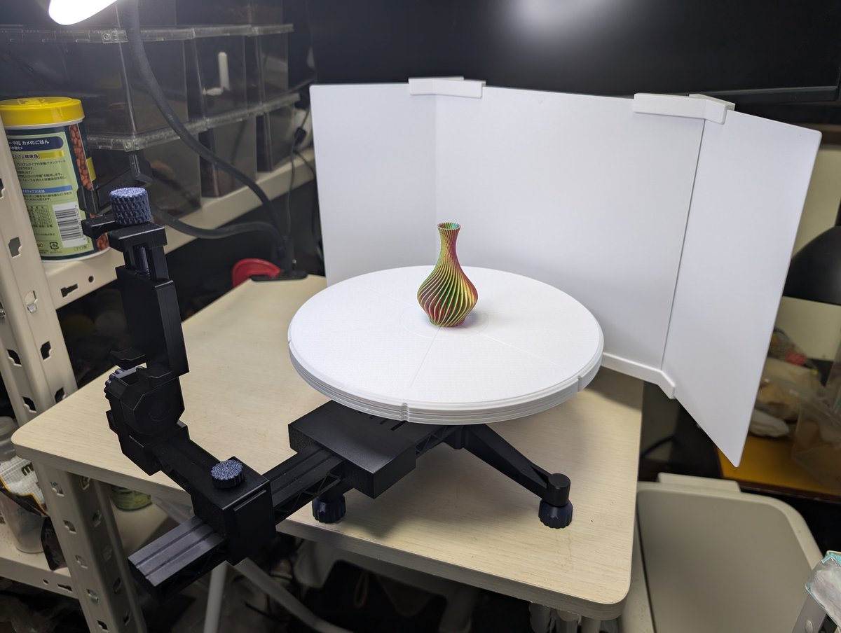 撮影用の台まで3Dプリントしている