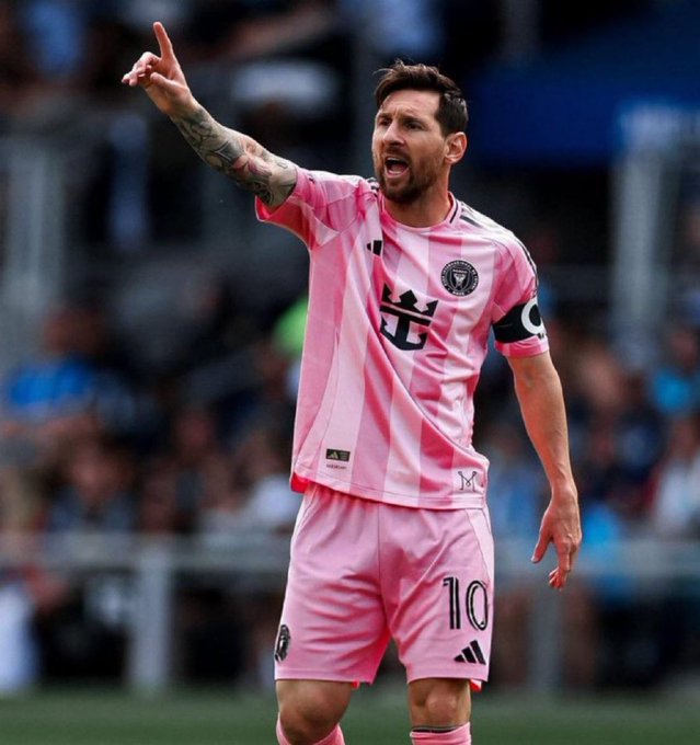 LovluSm66045's tweet photo. @OneFootball Lionel Messi has officially overtaken Cristiano Ronaldo for non-penalty goals... in 168 fewer games https://t.co/ICpLThuQfv