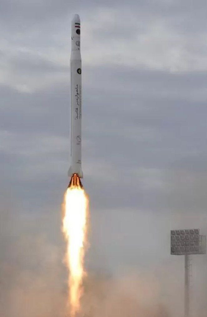 iranscreenshot's tweet image. Test Launch of the Qased Satellite Carrier
Iranian Space Organization: ''This morning, a suborbital test was conducted using the Qased satellite carrier, aimed at evaluating several new technologies currently under development in the space industry. The results of this test will…