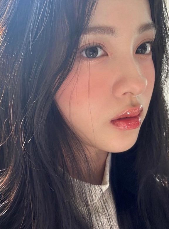 temitayosojobi1's tweet image. 芋い理由が分かった!!!眉毛やん!形をととのえば質感?次第でも、ふくれなちゃん曰く、芋っぽさが増し増しになるらしい。確かにどの美人見てもパウダリーやわ。絶対1番最後のアイテム買お。
