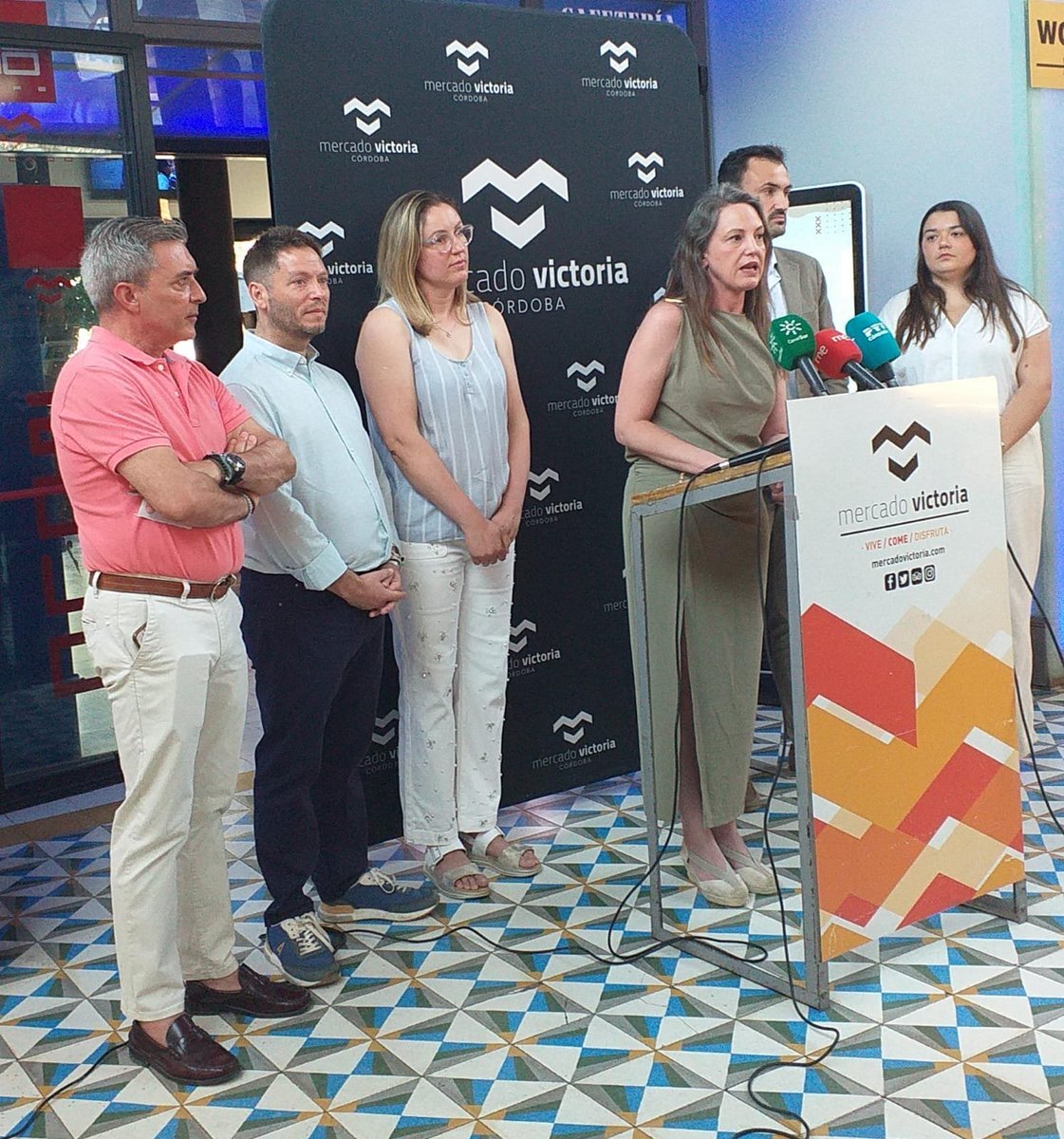 Emcotur's tweet image. 🌟 Hoy a las 11:30 h en el #MercadoVictoria, hemos asistido a la presentación del II Festival Estelar de Los Pedroches por nuestros socios de Casa Rural Obejuelo 🌌

Desde #Emcotur animamos a todos a asistir. ¡La unión hace la fuerza y la visibilidad!

📍 Nos vemos allí