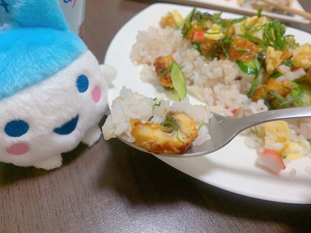 walletchan's tweet image. うなぎのちらし寿司おいしいね、やんみみ