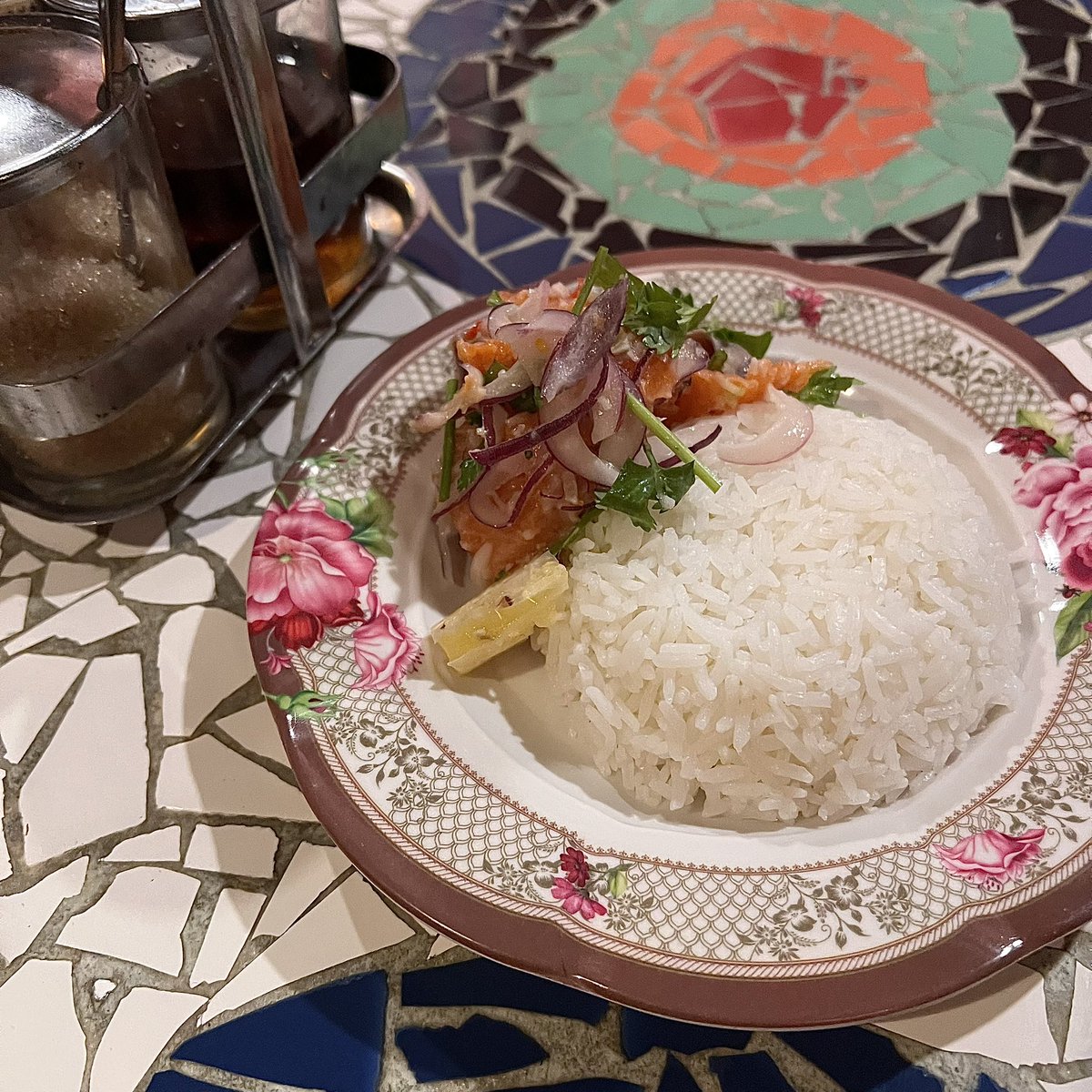 tamutamucafe (@tamutamucafe) on Twitter photo ドタバタでした、やってまーす!本日タムタムカフェがカオ・ゲーン屋さんに!『タイ屋台めしナイト』 <a href="/tamutamucafe/">tamutamucafe</a> です🇹🇭タイ料理強化月刊の集大成!タイ料理おばんざい屋やって〼ジャスミンライスにのっけ盛りも◎今日も24時L.O.の営業ですが、フードは売り切れ次第終了です。お待ちしております☆ ドタバタでした、やってまーす!本日タムタムカフェがカオ・ゲーン屋さんに!『タイ屋台めしナイト』 <a href="/tamutamucafe/">tamutamucafe</a> です🇹🇭タイ料理強化月刊の集大成!タイ料理おばんざい屋やって〼ジャスミンライスにのっけ盛りも◎今日も24時L.O.の営業ですが、フードは売り切れ次第終了です。お待ちしております☆