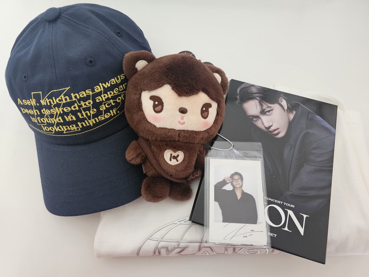 BearyKaim's tweet photo. I'm OBSESSED 😍😍😍😍😍🥺🥺🥺🥺🥺 #kai #kimjongin #jongin #minibar #kaion #exo https://t.co/rjJ7JtQTvQ