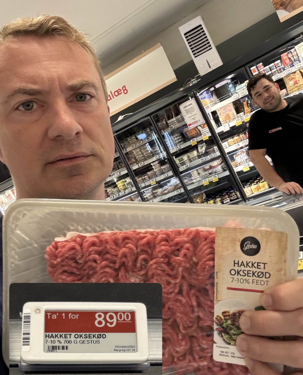 MrMesserschmidt's tweet image. Regeringens afgifter slår de små købmænd ihjel – og koster dig dyrt!
Jeg handler tit hos min lokale Spar-købmand her i sommerlandet. Ikke kun fordi han altid er flink og man får en god snak – men fordi jeg mener, vi skal støtte de små, lokale forretninger.
I dag faldt snakken…