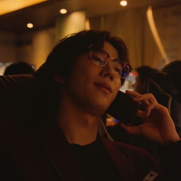mideul0's tweet photo. 연시은 급한 용건 아니면 금성제한테 먼저 전화하는 일 거의 없는데 웬일로 전화와서 기분 좋게 받았더니 집 앞에 오토바이 치우라고 잡도리 존나 하는 내용일 때

여보세요ㅋㅋ           ----->        알았다고 씨발... https://t.co/EyEPEmUbgZ