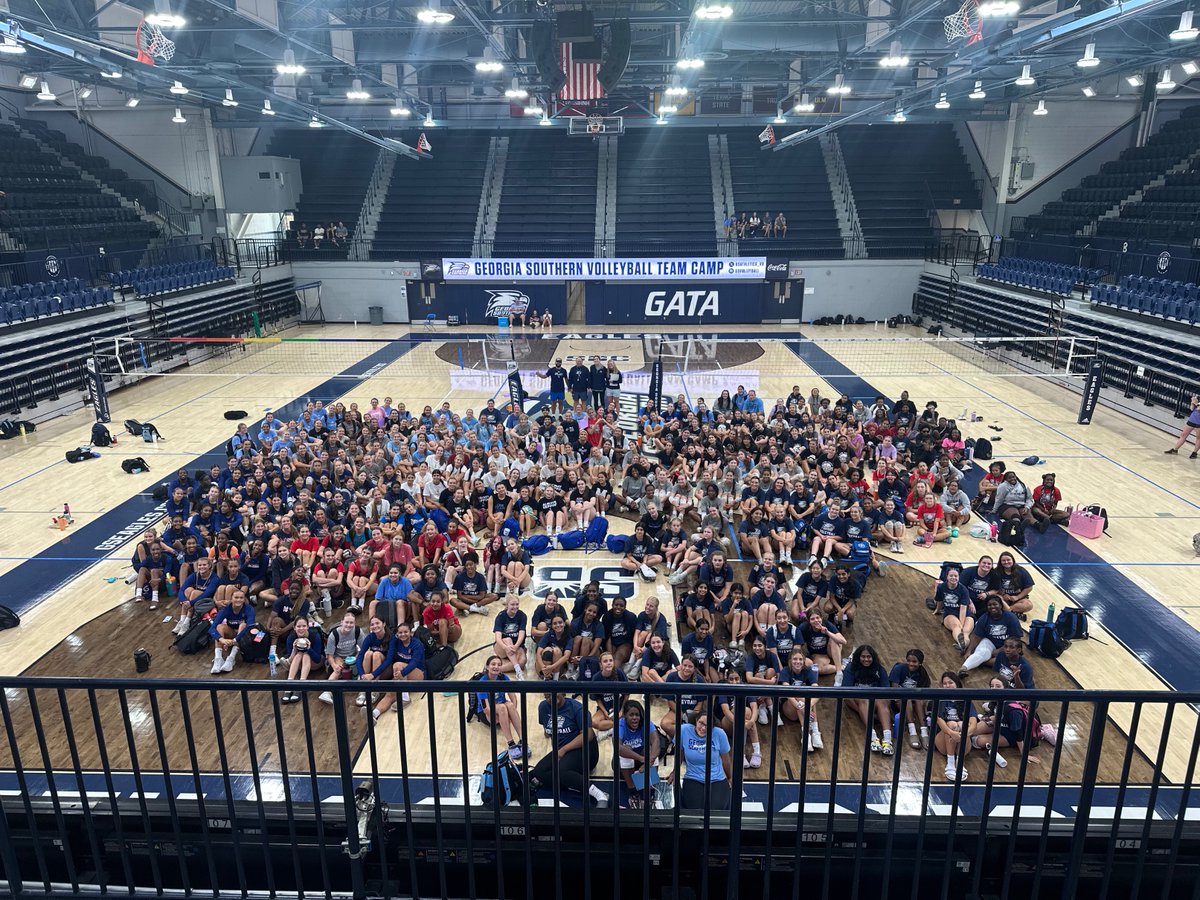 ChadRWillis's tweet image. Special thanks to the 300+ campers & high school coaches joining @GSAthletics_VB this past weekend for Team Camp! Humbled by the growth we've seen in 7 yrs & couldn't be more proud of our staff & team for all the hard work they put in making it a great experience! #HailSouthern