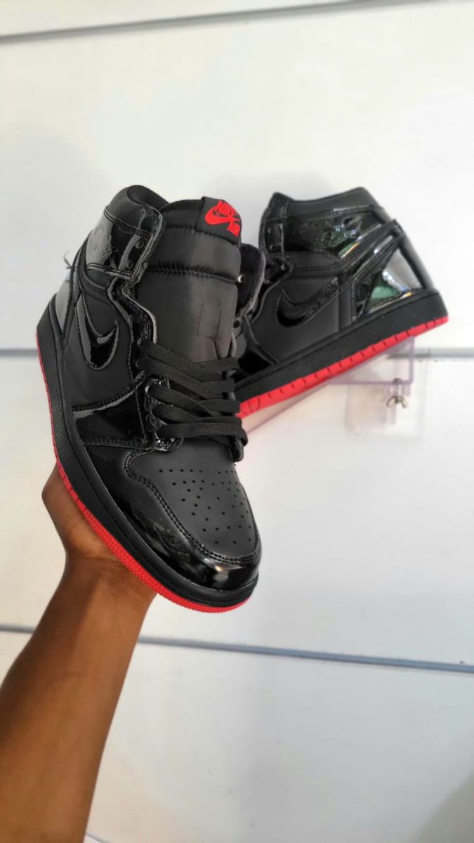 Classroom to Court—Unmatched Dedication.
The SP Gina AJ1 honors education and hustle with a metallic black upper and red accents — a tribute to a true icon, built to inspire.  🔥
Size: 36-45
🏷️ 3,700
☎️ 0722617418