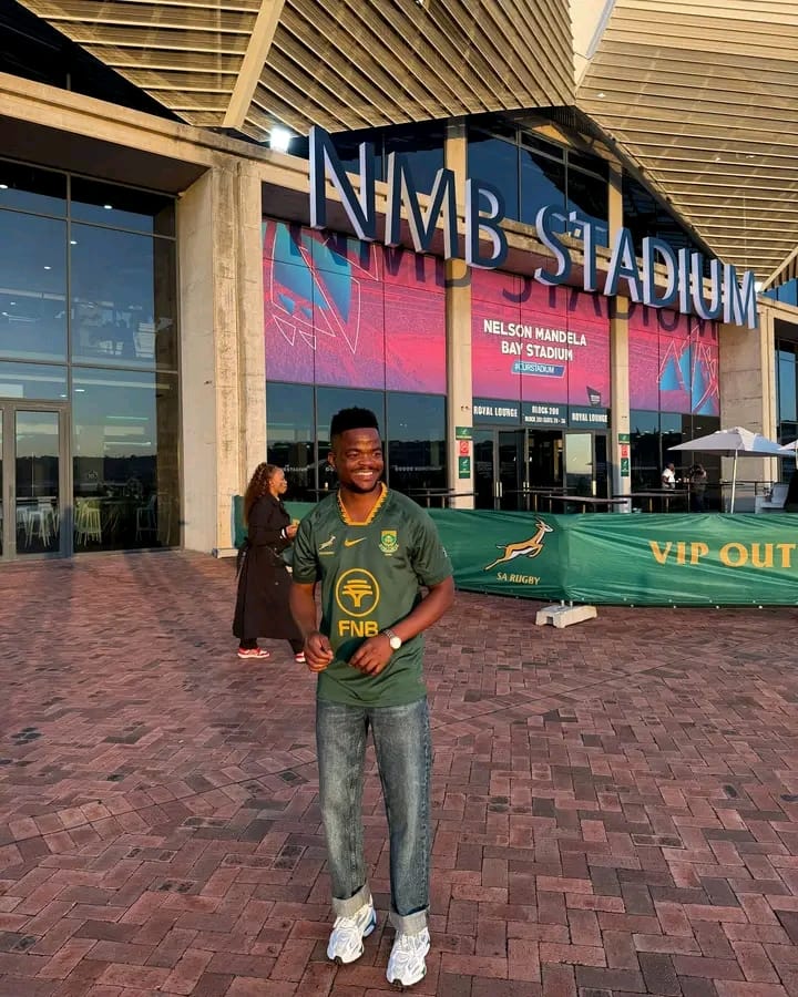 Look at him, awww ubhuti 🥺🥺🥺🥺❤️

WE STAND WITH UYANDA
UNITED BY UYANDA 
#WeLoveUyanda
#HlangabezoUyanda