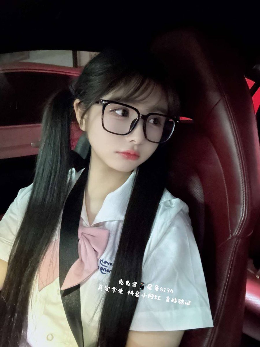 福利姬灵灵全球cos外围经济（全国独家资源）分享的黄推图片2 - 网红私拍内容