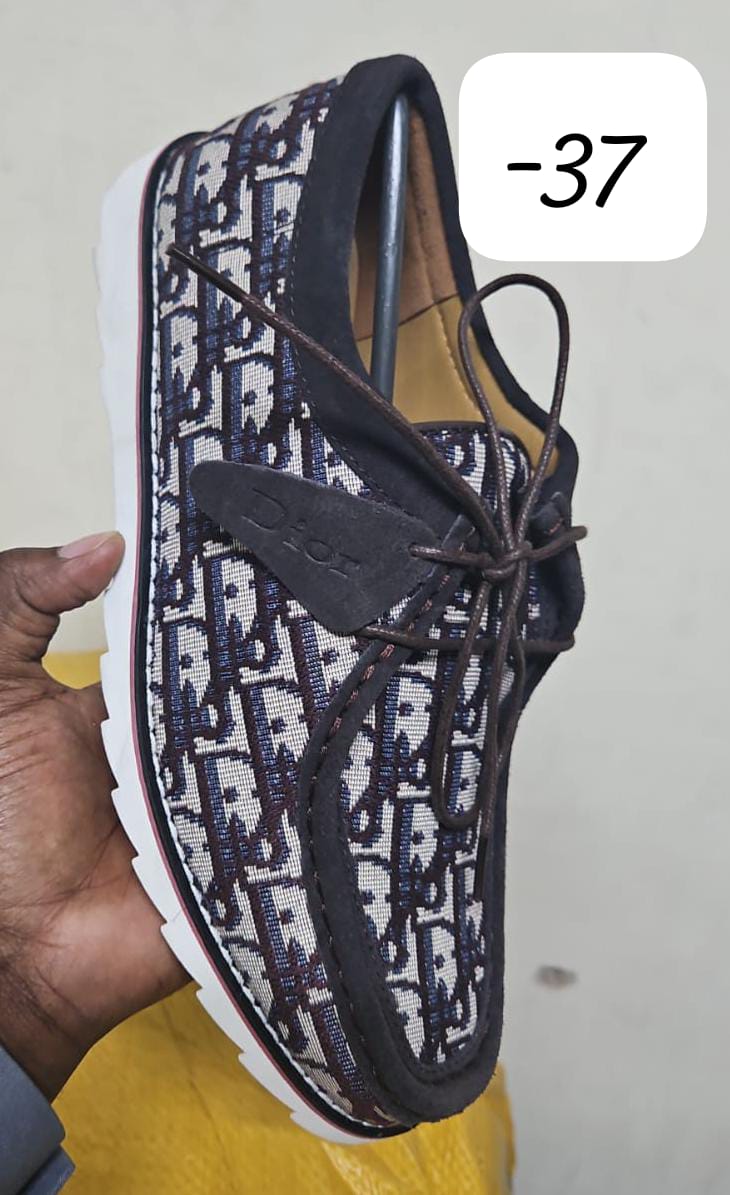 Elegance Meets Ease.
Casual Design Clarks Dior fuses refined aesthetics with everyday comfort — a sleek, designer-inspired look for the modern trendsetter. 🔥 
Size: 38-46 
🏷️ 3,500
☎️ 0722617418
